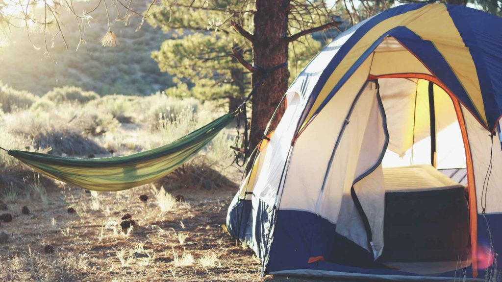 Some-Useful-Tips-for-Better-Sleeping-At-the-Campsite-On-LifeHackUs