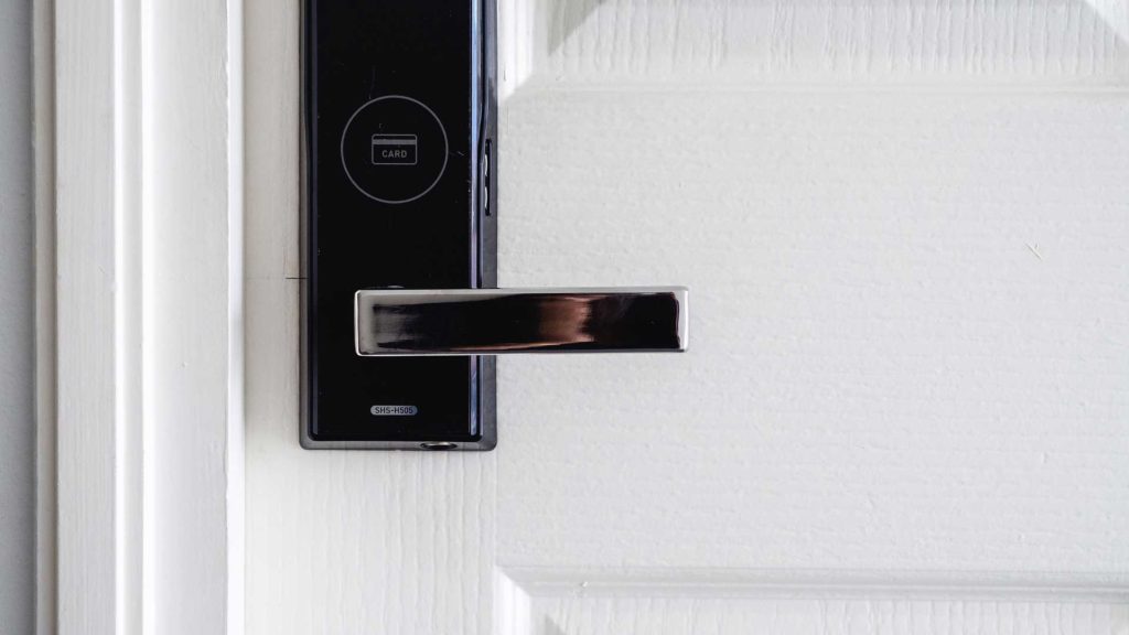 Five-Great-Ways-Smart-Locks-Will-Change-Your-Life-On-LifeHack